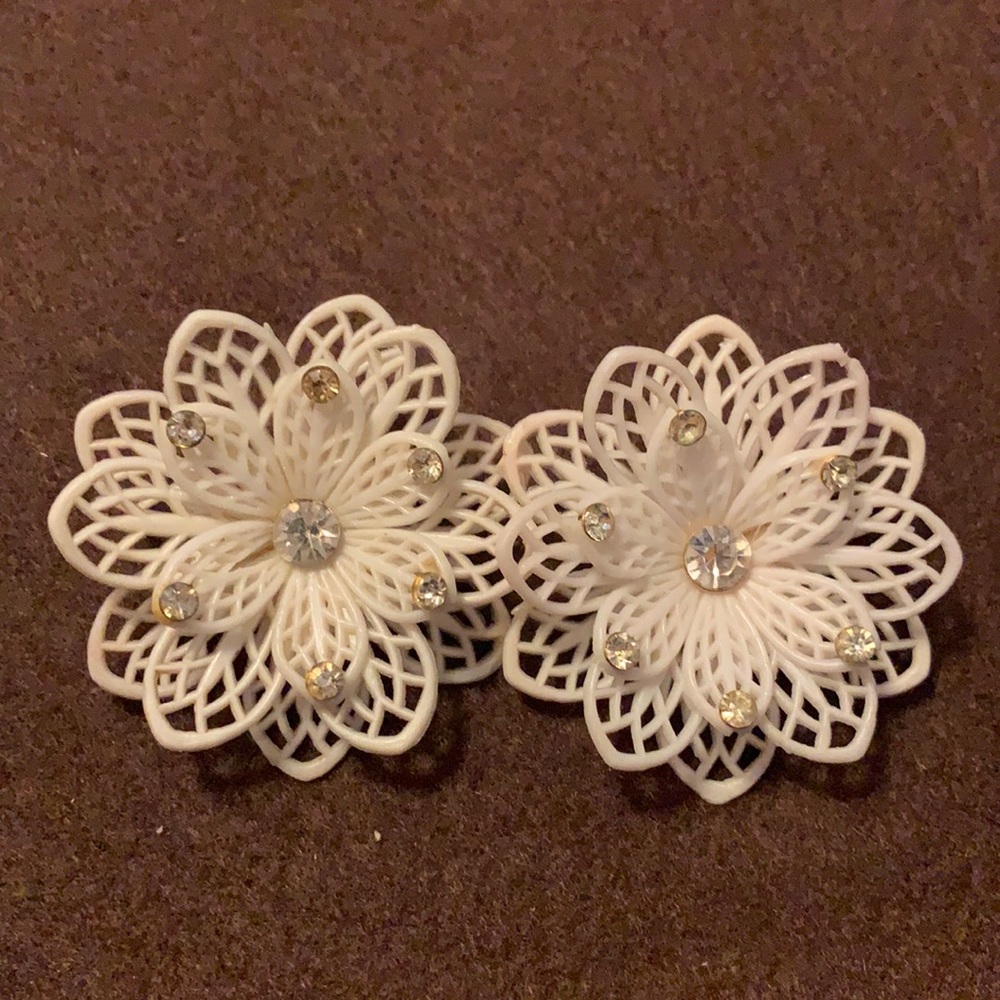 1960’s Vintage Clip-On Flower Earrings